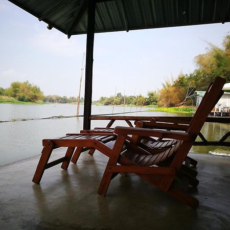 River Marina Resort Uthajthani Szoba fotó