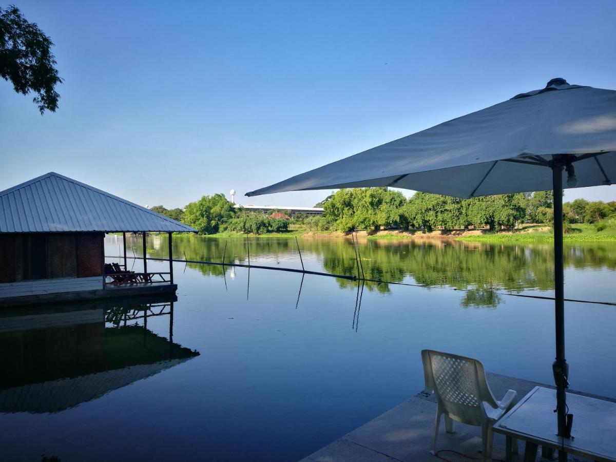 River Marina Resort Uthajthani Kültér fotó