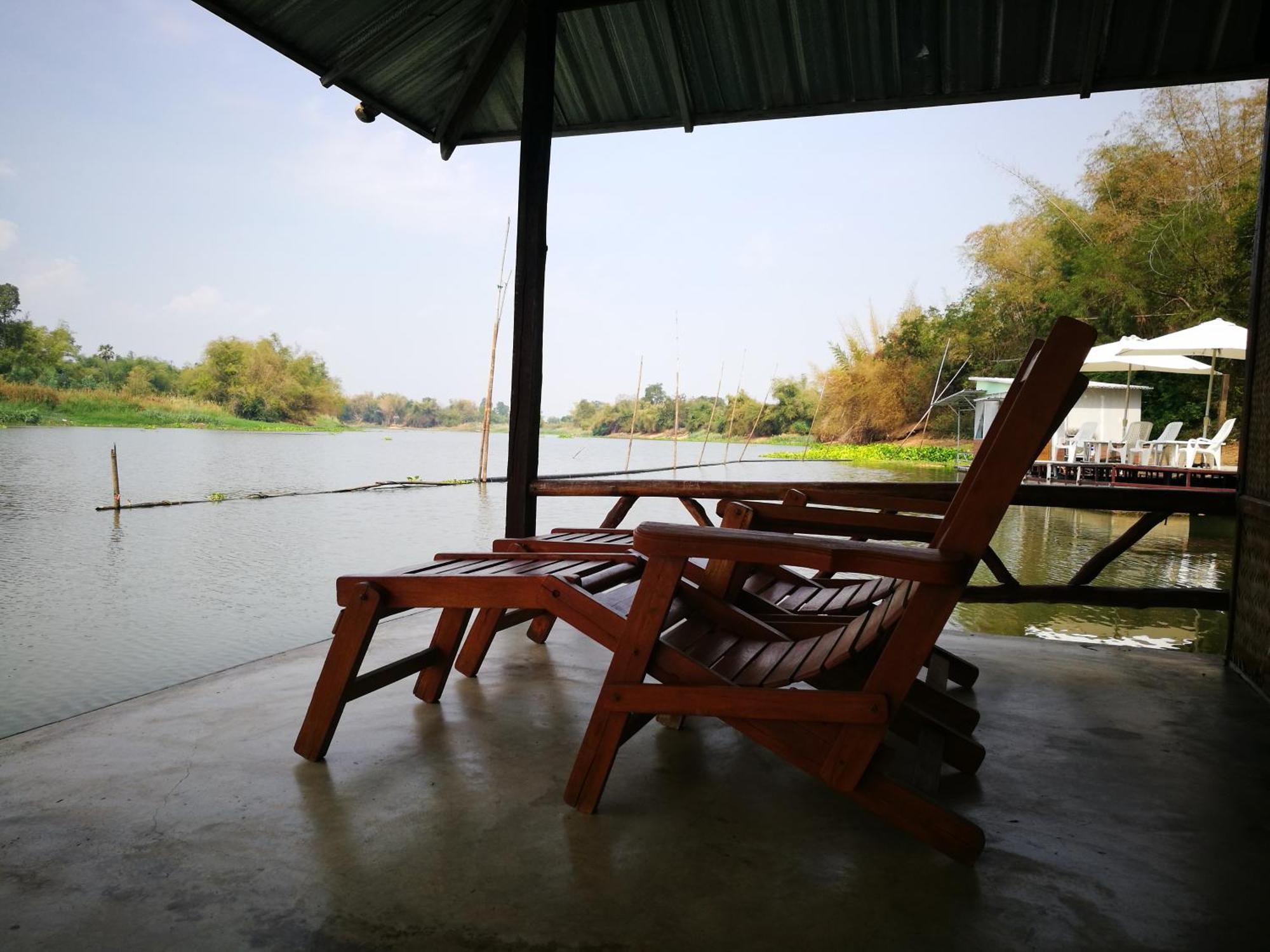 River Marina Resort Uthajthani Szoba fotó
