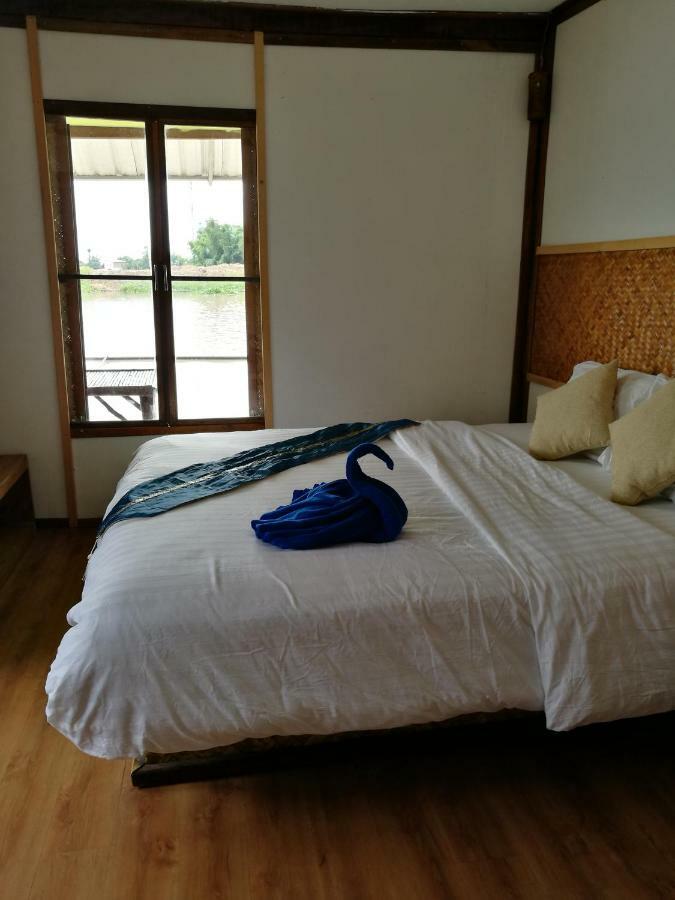 River Marina Resort Uthajthani Kültér fotó