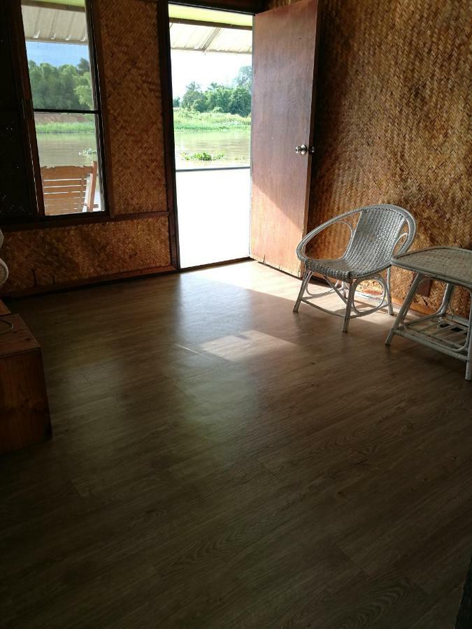 River Marina Resort Uthajthani Kültér fotó